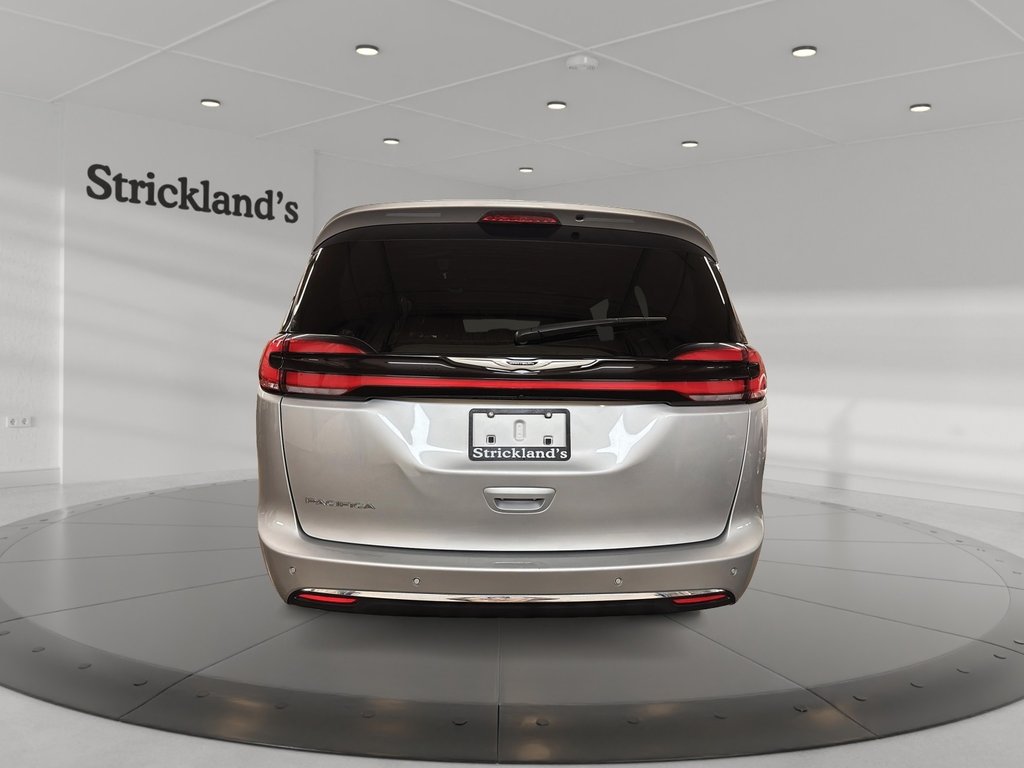 2024 Chrysler Pacifica Touring-L FWD in Stratford, Ontario - 3 - w1024h768px