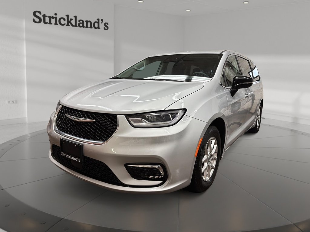 2024 Chrysler Pacifica Touring-L FWD in Stratford, Ontario - 1 - w1024h768px