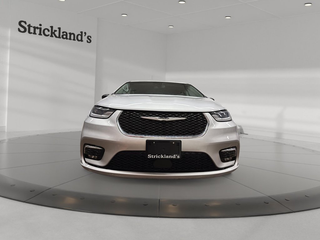 2024 Chrysler Pacifica Touring-L FWD in Stratford, Ontario - 2 - w1024h768px