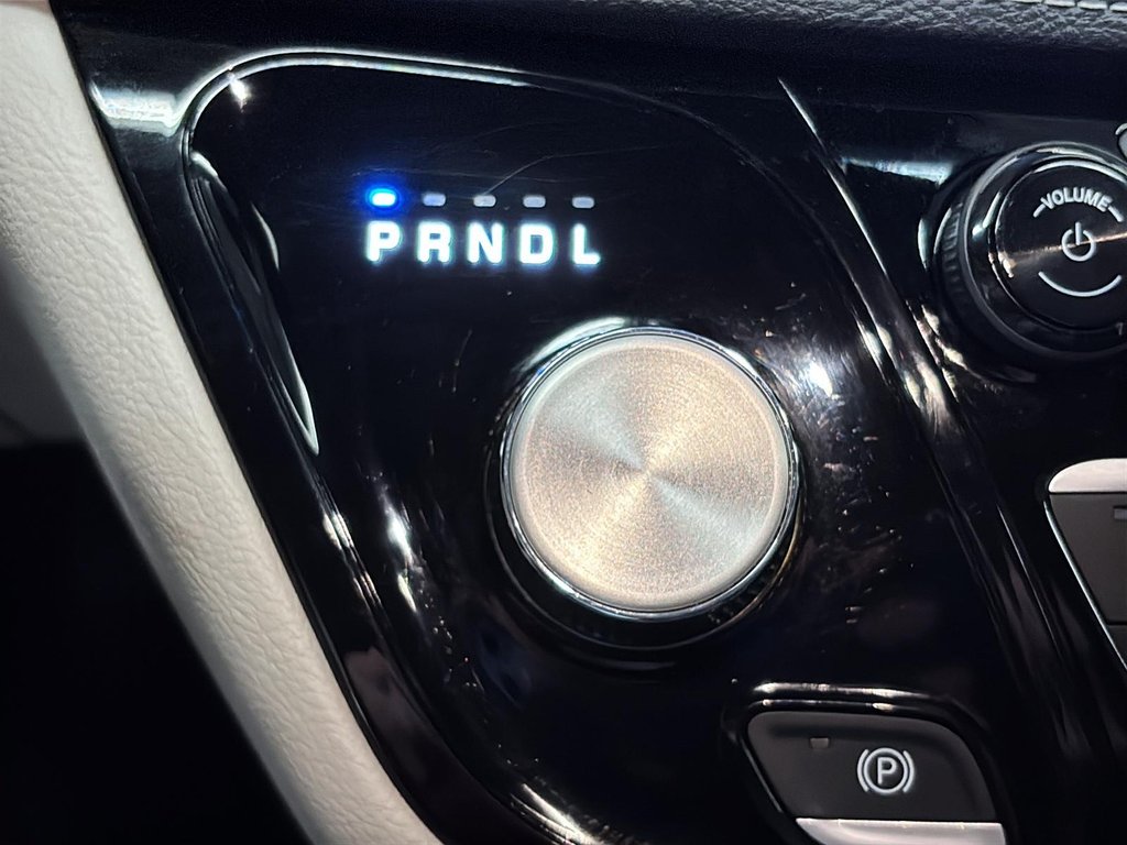 2024 Chrysler Pacifica Touring-L FWD in Stratford, Ontario - 14 - w1024h768px