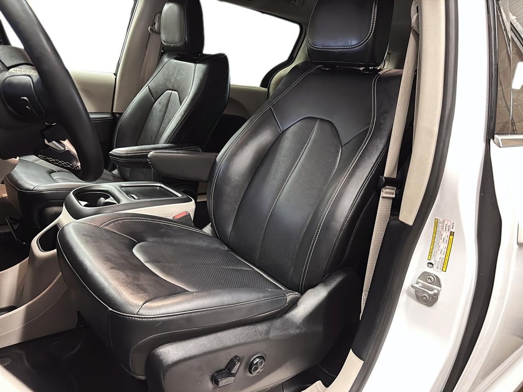2024 Chrysler Pacifica Touring-L FWD in Stratford, Ontario - 8 - w1024h768px