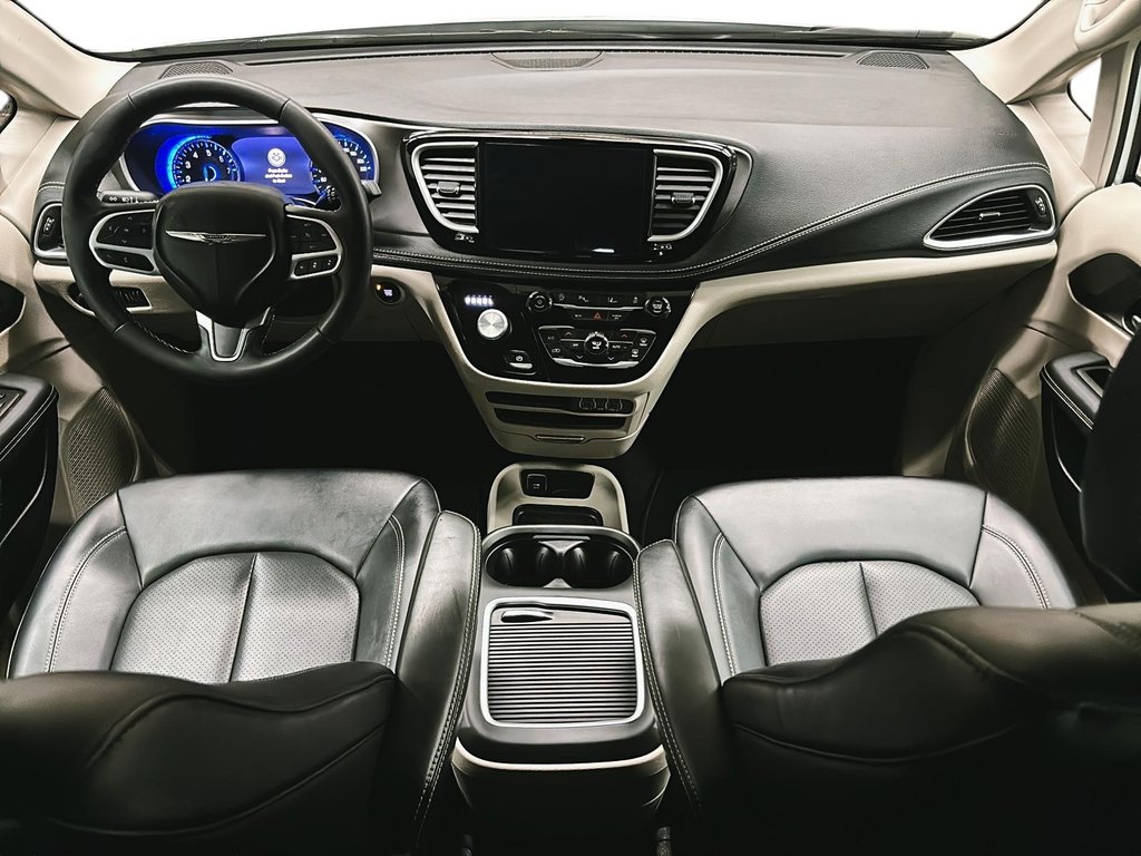 2024 Chrysler Pacifica Touring-L FWD in Stratford, Ontario - 9 - w1024h768px