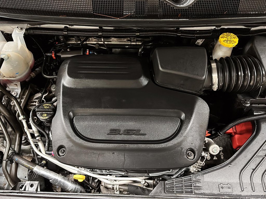 2024 Chrysler Pacifica Touring-L FWD in Stratford, Ontario - 7 - w1024h768px