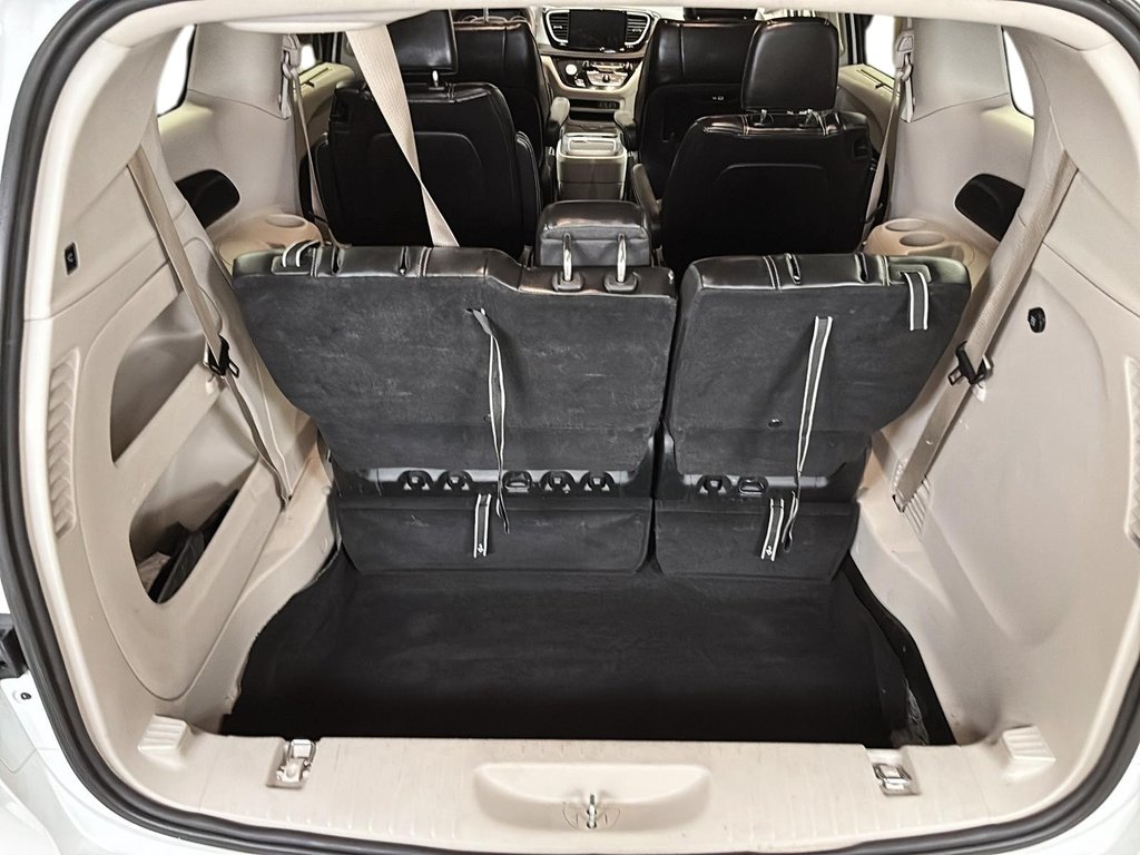 2024 Chrysler Pacifica Touring-L FWD in Stratford, Ontario - 6 - w1024h768px