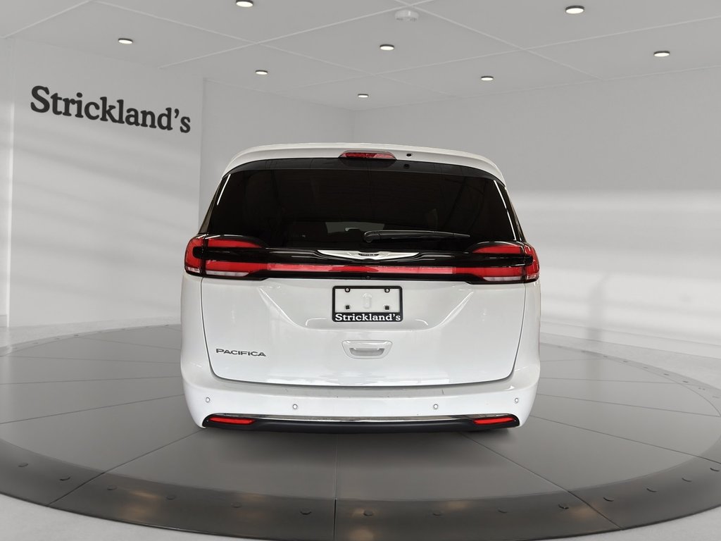 2024 Chrysler Pacifica Touring-L FWD in Stratford, Ontario - 3 - w1024h768px