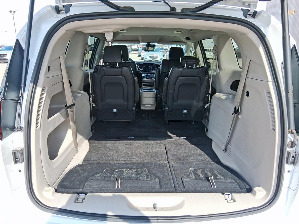 2024 Chrysler Pacifica Touring-L FWD in Stratford, Ontario - 6 - w1024h768px