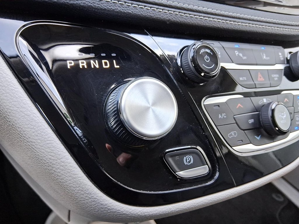 2024 Chrysler Pacifica Touring-L FWD in Stratford, Ontario - 18 - w1024h768px