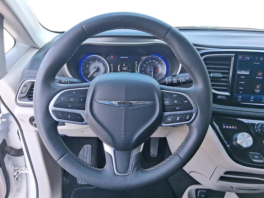 2024 Chrysler Pacifica Touring-L FWD in Stratford, Ontario - 14 - w1024h768px
