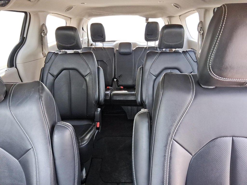 2024 Chrysler Pacifica Touring-L FWD in Stratford, Ontario - 11 - w1024h768px