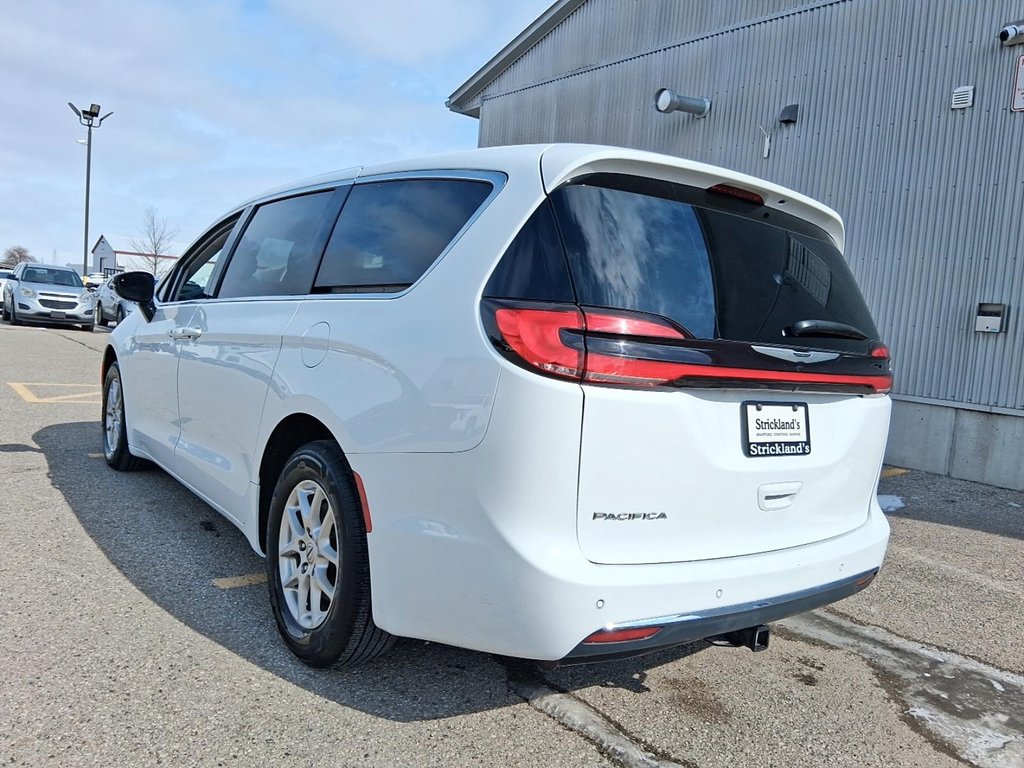 2024 Chrysler Pacifica Touring-L FWD in Stratford, Ontario - 4 - w1024h768px