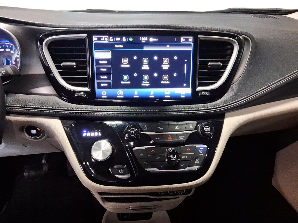 2024 Chrysler Pacifica Touring-L FWD in Stratford, Ontario - 16 - w1024h768px