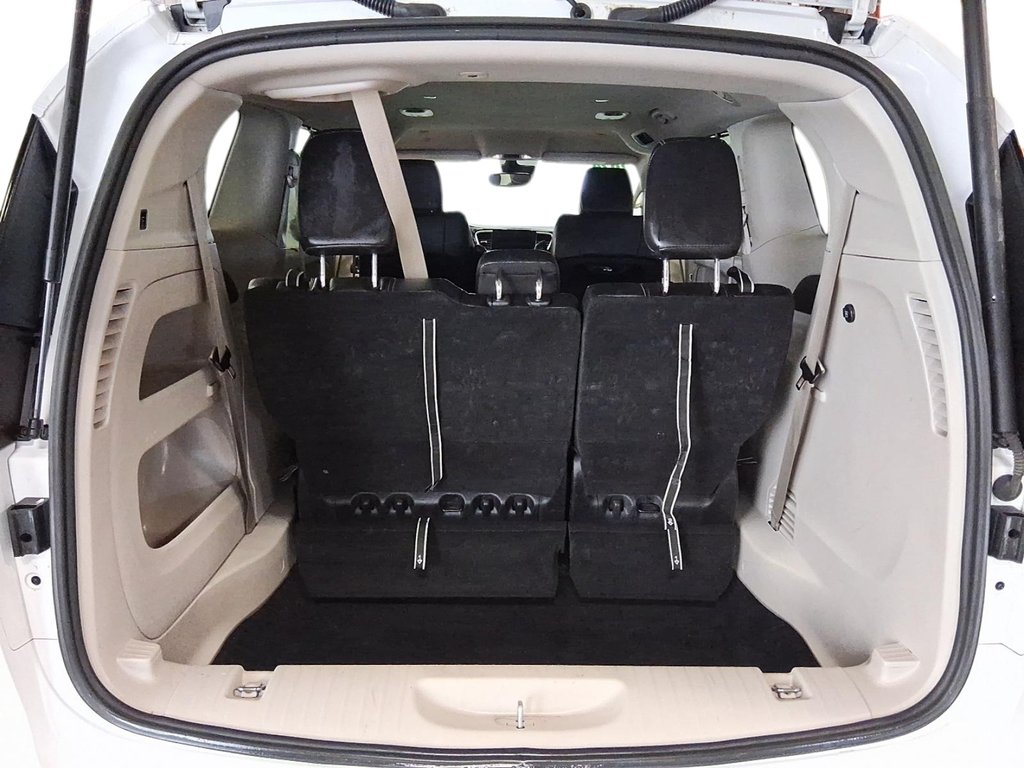 2024 Chrysler Pacifica Touring-L FWD in Stratford, Ontario - 6 - w1024h768px