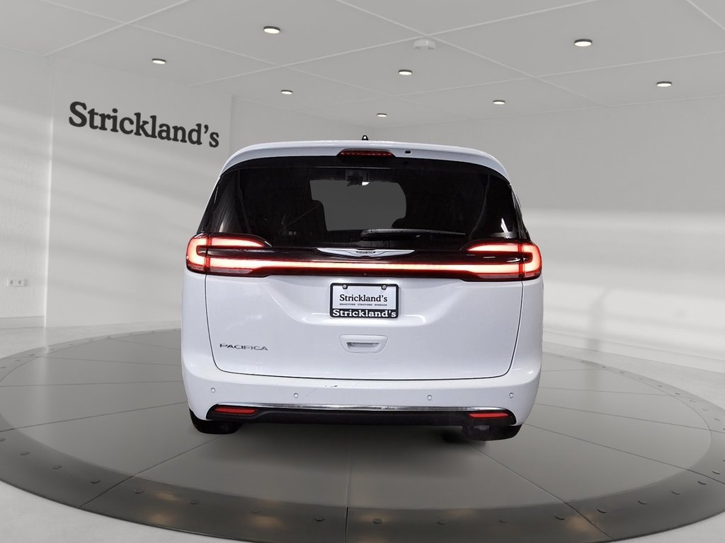 2024 Chrysler Pacifica Touring-L FWD in Stratford, Ontario - 3 - w1024h768px