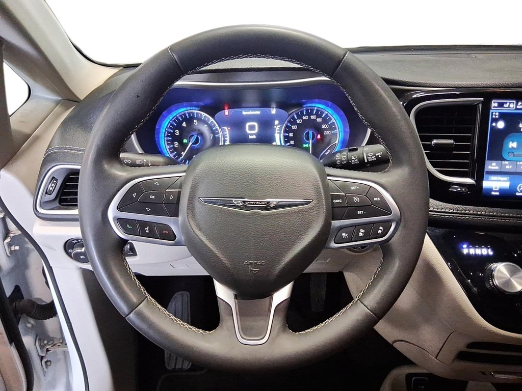 2024 Chrysler Pacifica Touring-L FWD in Stratford, Ontario - 13 - w1024h768px