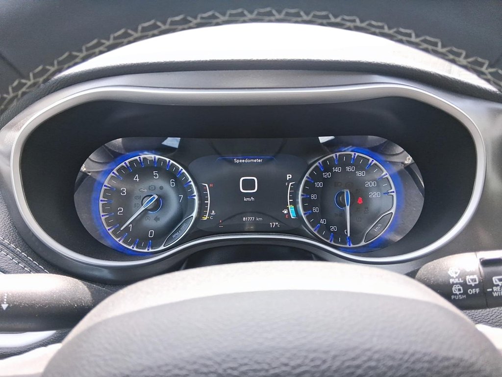 2024 Chrysler Pacifica Touring-L FWD in Stratford, Ontario - 15 - w1024h768px