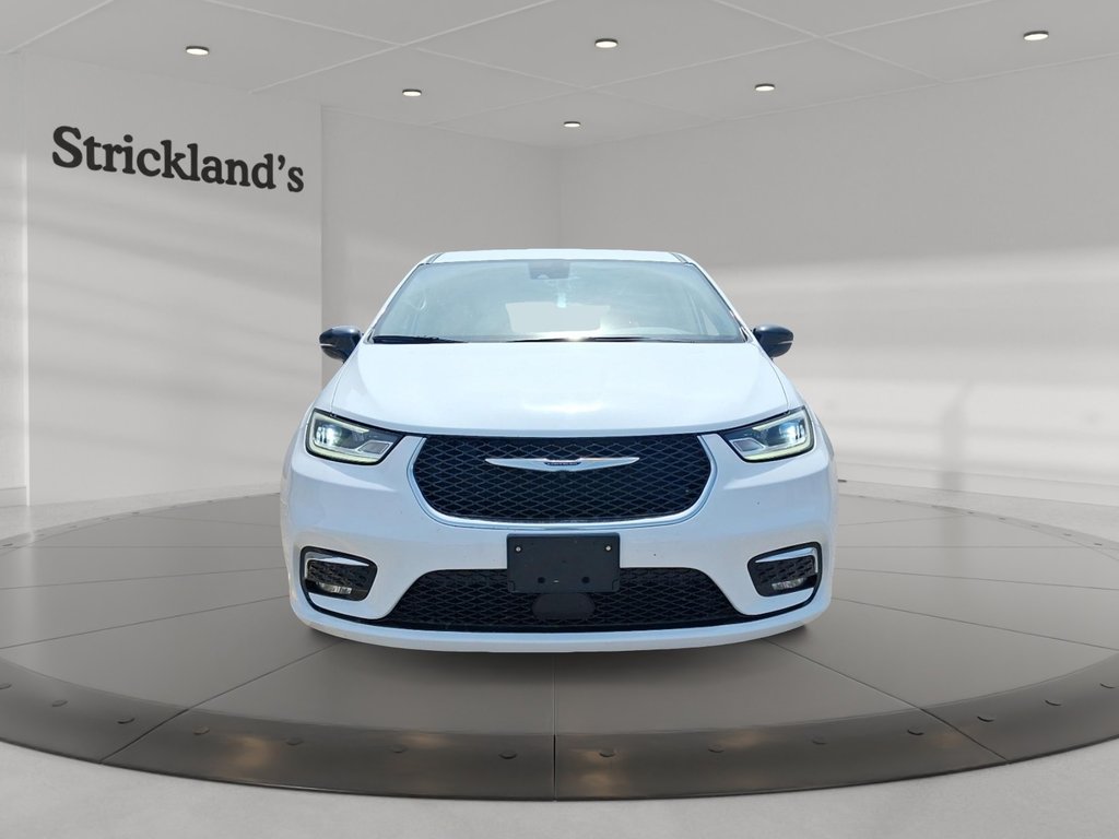 2024 Chrysler Pacifica Touring-L FWD in Stratford, Ontario - 2 - w1024h768px