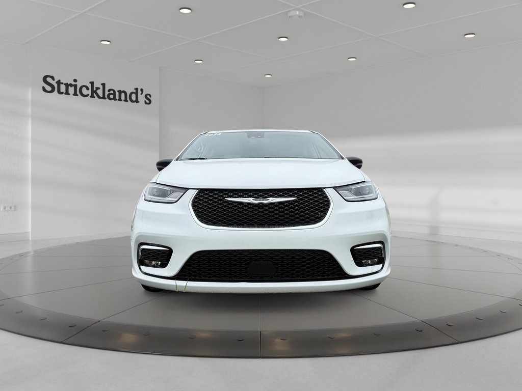 2024 Chrysler Pacifica Touring-L FWD in Stratford, Ontario - 2 - w1024h768px