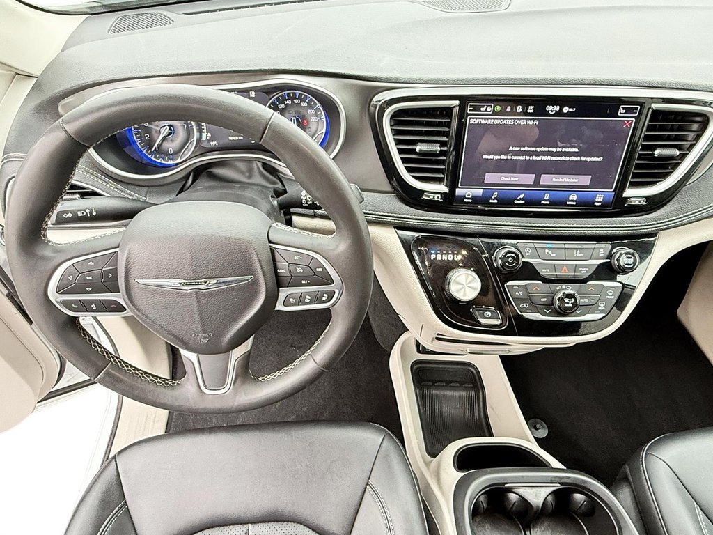 2024 Chrysler Pacifica Touring-L FWD in Stratford, Ontario - 13 - w1024h768px