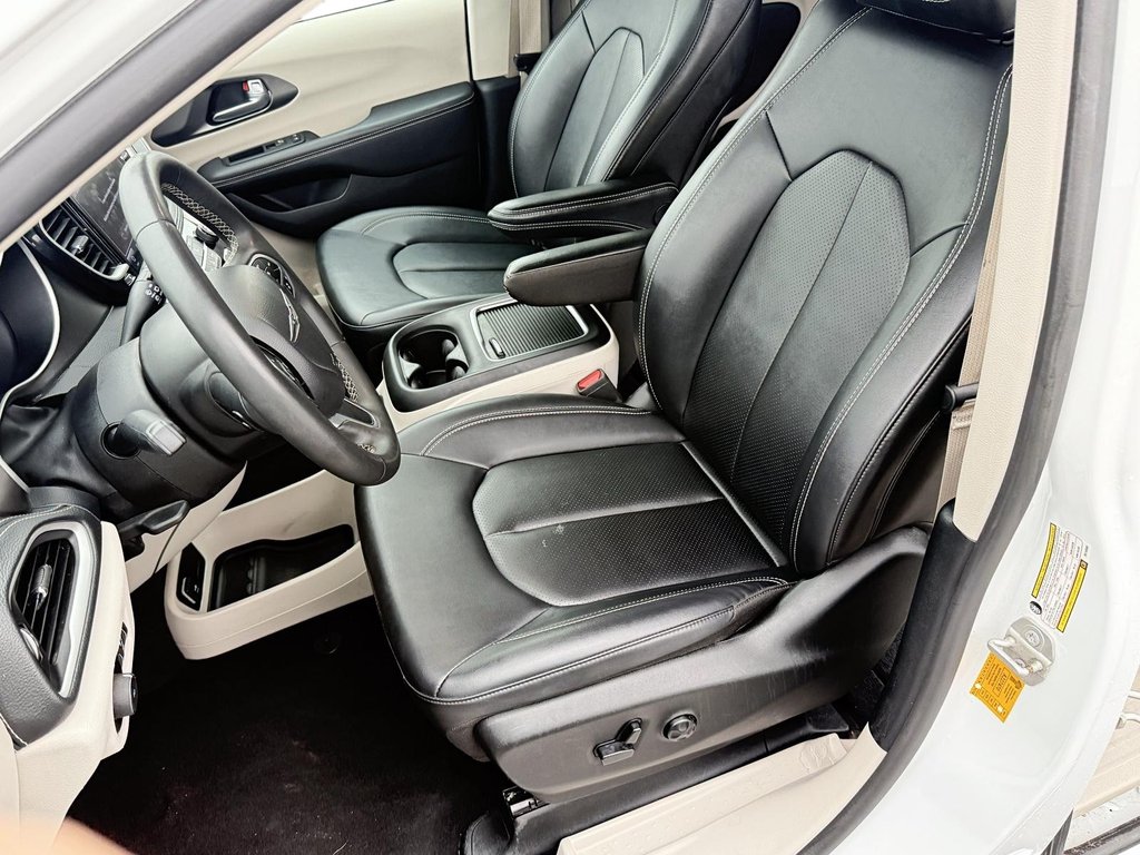 2024 Chrysler Pacifica Touring-L FWD in Stratford, Ontario - 8 - w1024h768px
