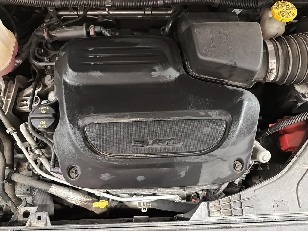 2024 Chrysler Pacifica Touring-L FWD in Stratford, Ontario - 7 - w1024h768px