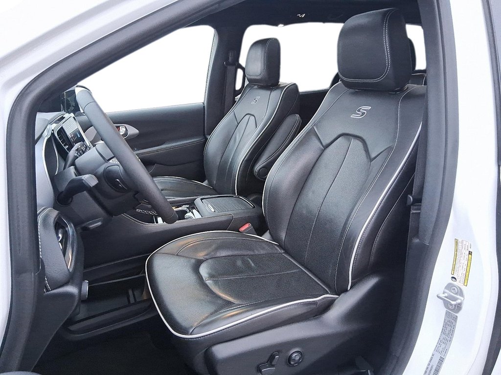 2025 Chrysler Pacifica Limited FWD in Stratford, Ontario - 8 - w1024h768px