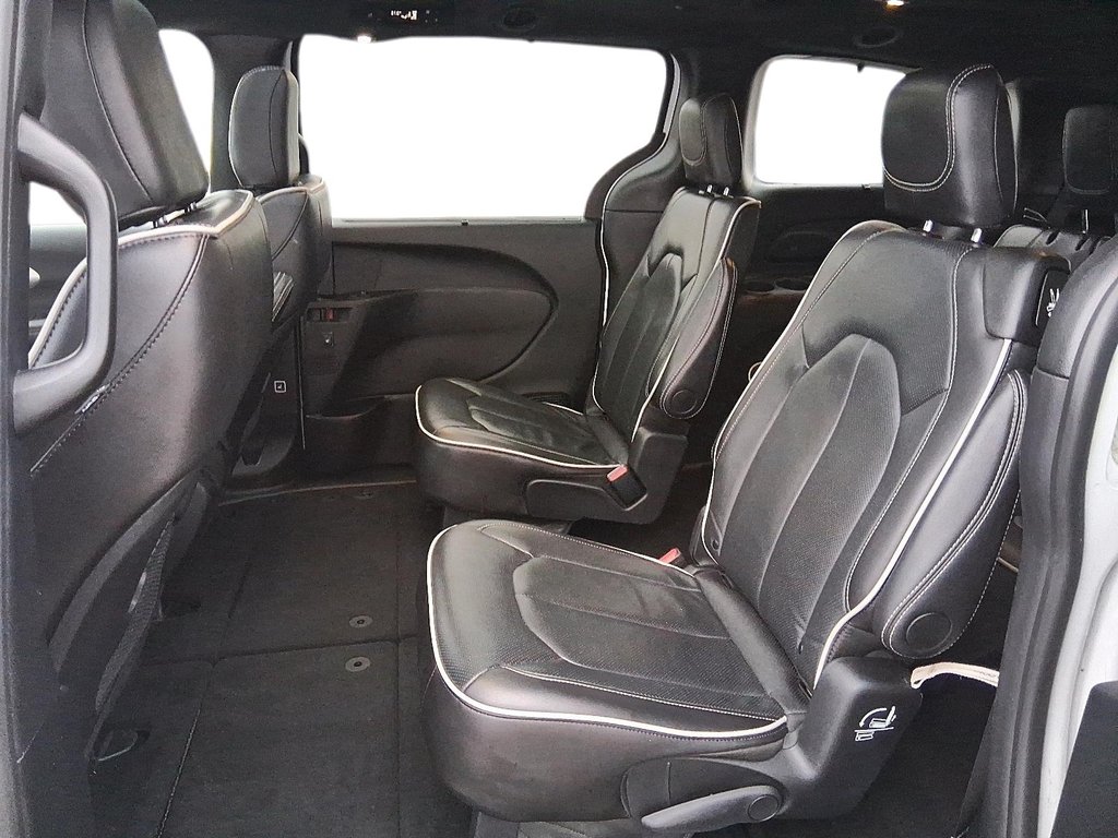 2025 Chrysler Pacifica Limited FWD in Stratford, Ontario - 9 - w1024h768px