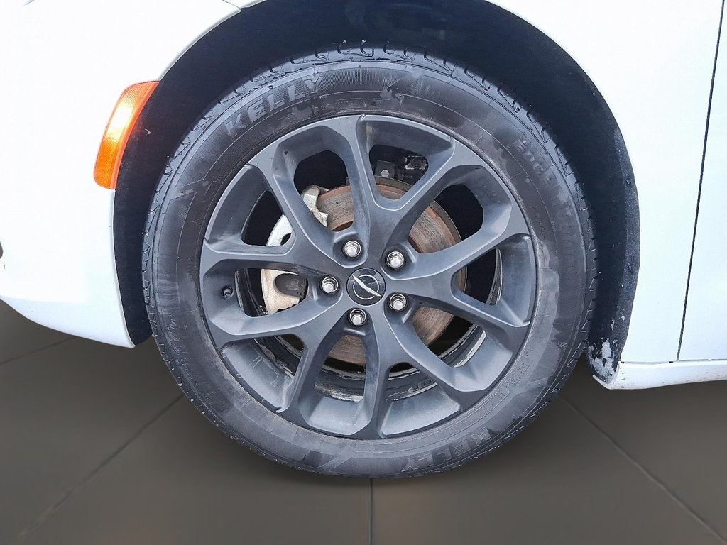 2025 Chrysler Pacifica Limited FWD in Stratford, Ontario - 7 - w1024h768px