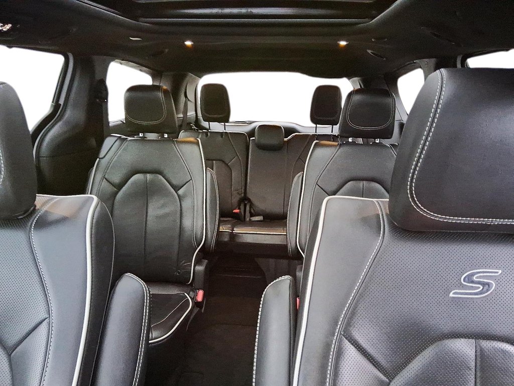 2025 Chrysler Pacifica Limited FWD in Stratford, Ontario - 10 - w1024h768px