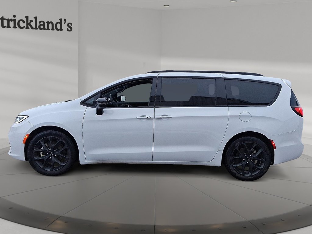 2025 Chrysler Pacifica Limited FWD in Stratford, Ontario - 5 - w1024h768px