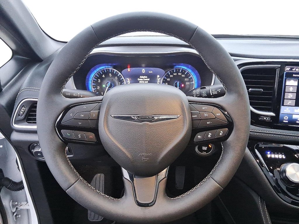 2025 Chrysler Pacifica Limited FWD in Stratford, Ontario - 13 - w1024h768px