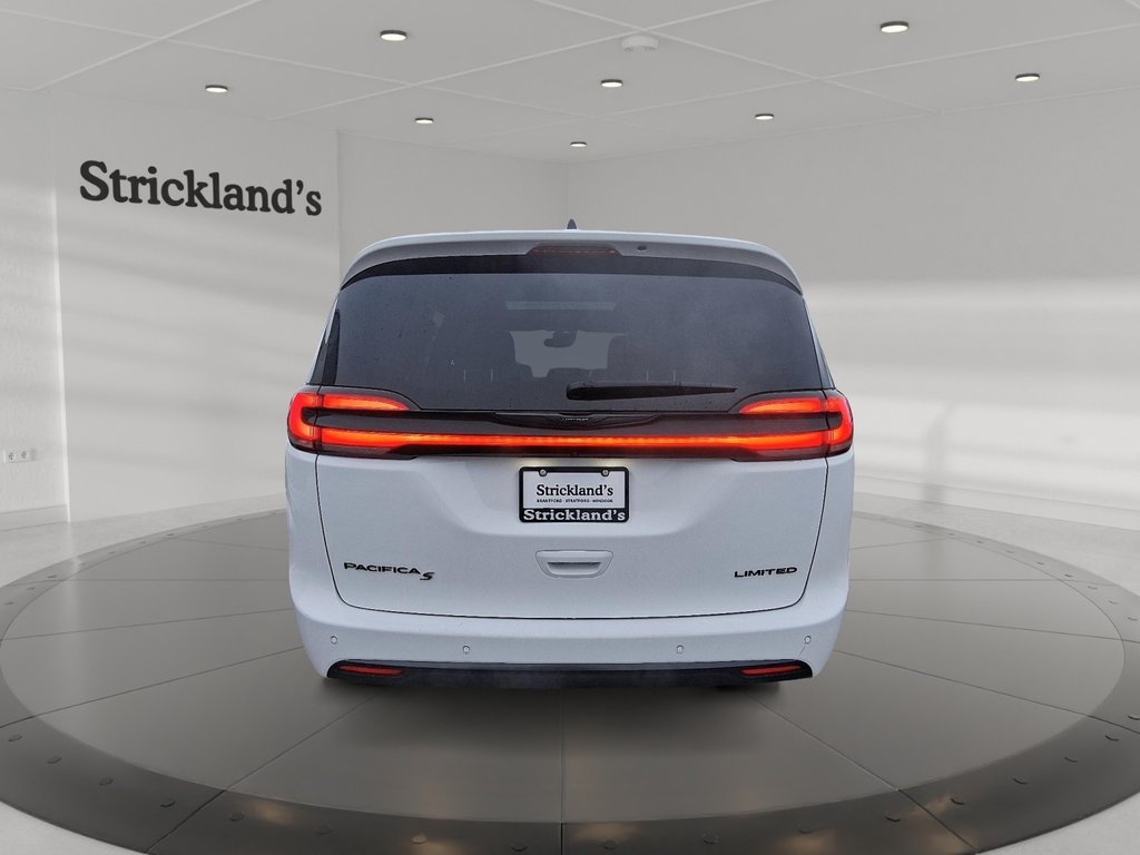 2025 Chrysler Pacifica Limited FWD in Stratford, Ontario - 3 - w1024h768px