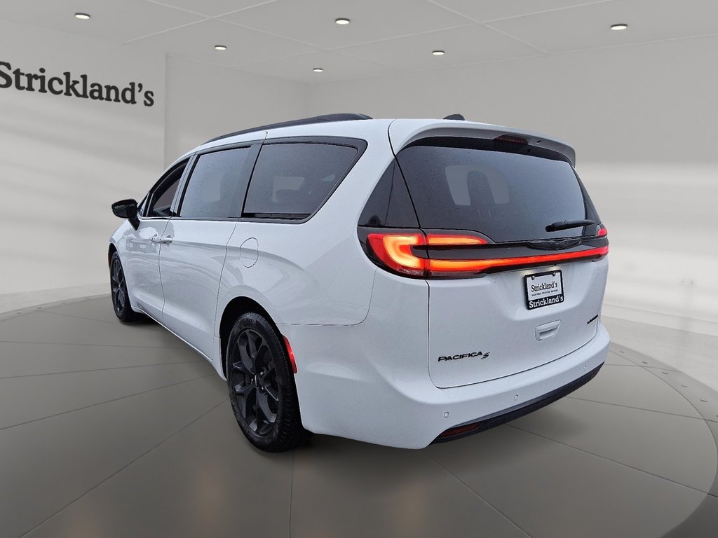 2025 Chrysler Pacifica Limited FWD in Stratford, Ontario - 4 - w1024h768px