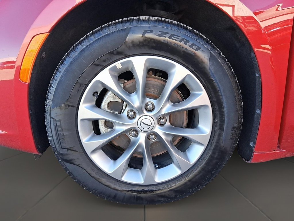 2026 Chrysler Pacifica Limited FWD in Stratford, Ontario - 7 - w1024h768px