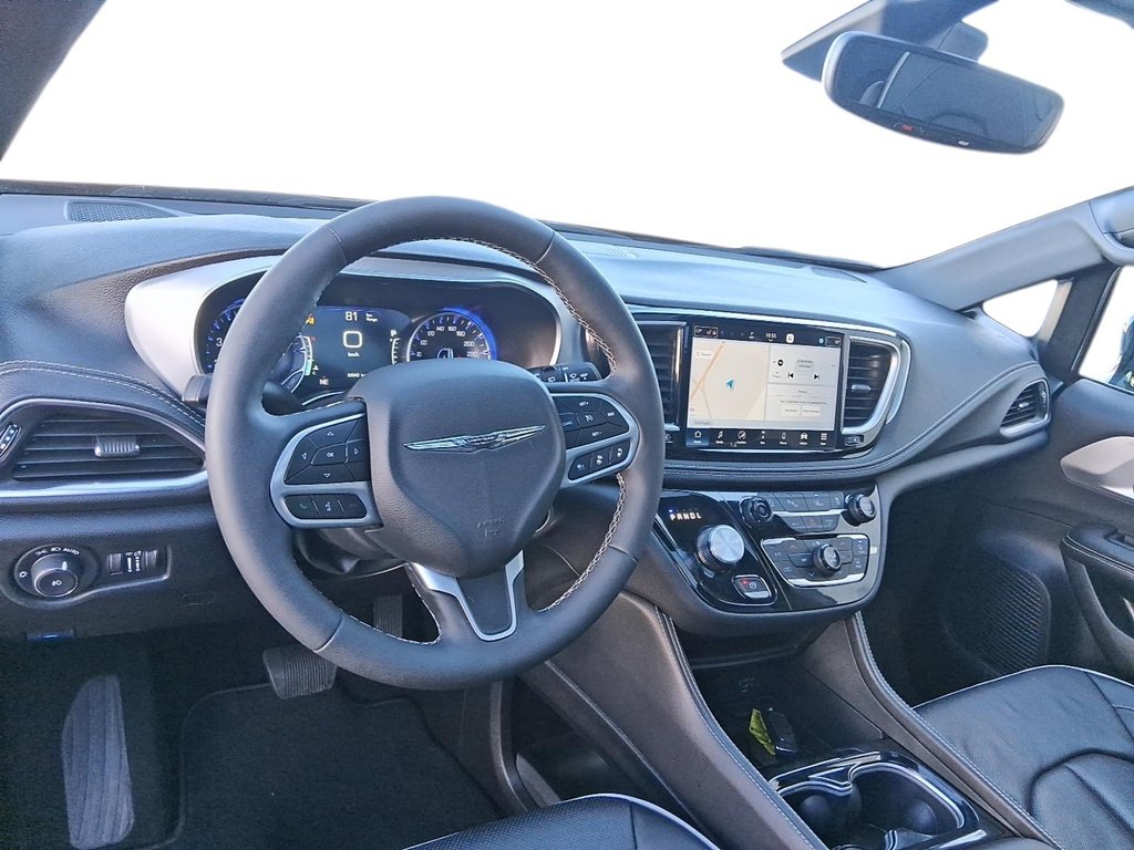 2026 Chrysler Pacifica Limited FWD in Stratford, Ontario - 11 - w1024h768px