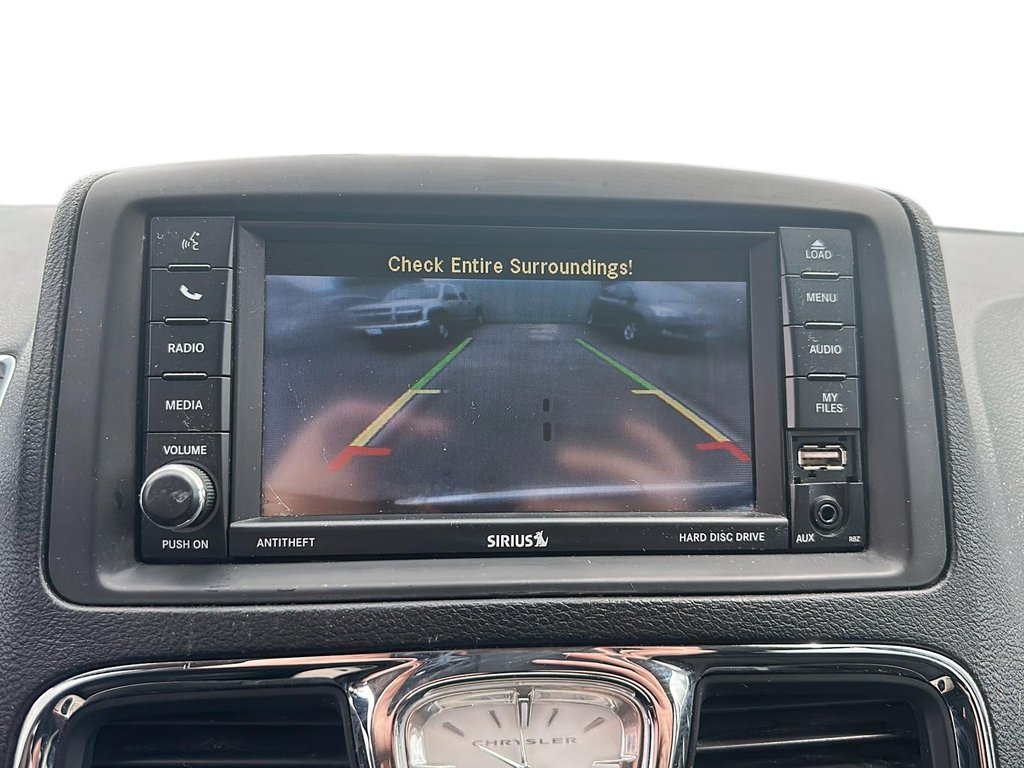 2013 Chrysler Town and Country Touring Wagon in Stratford, Ontario - 15 - w1024h768px