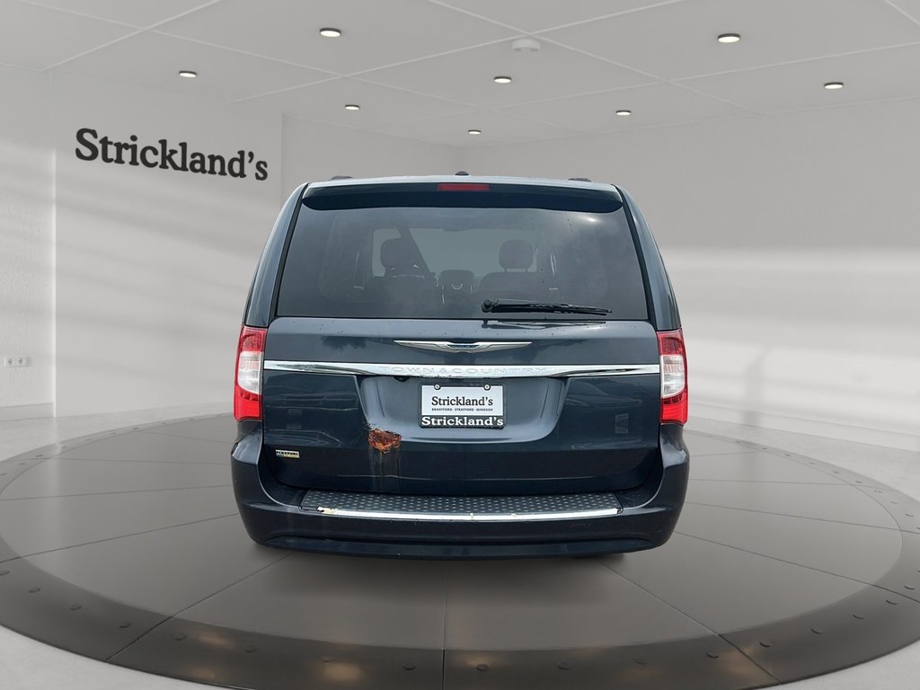 2013 Chrysler Town and Country Touring Wagon in Stratford, Ontario - 3 - w1024h768px