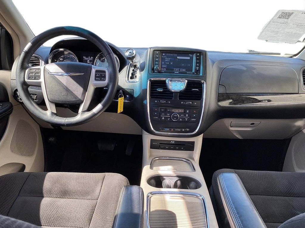 2014  Town & Country Touring in Stratford, Ontario - 10 - w1024h768px