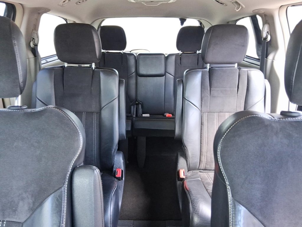 2014 Chrysler Town & Country Touring-l in Stratford, Ontario - 11 - w1024h768px