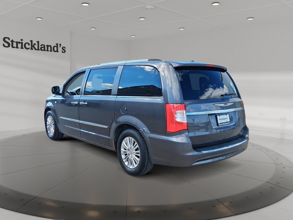 2014 Chrysler Town & Country Touring-l in Stratford, Ontario - 4 - w1024h768px