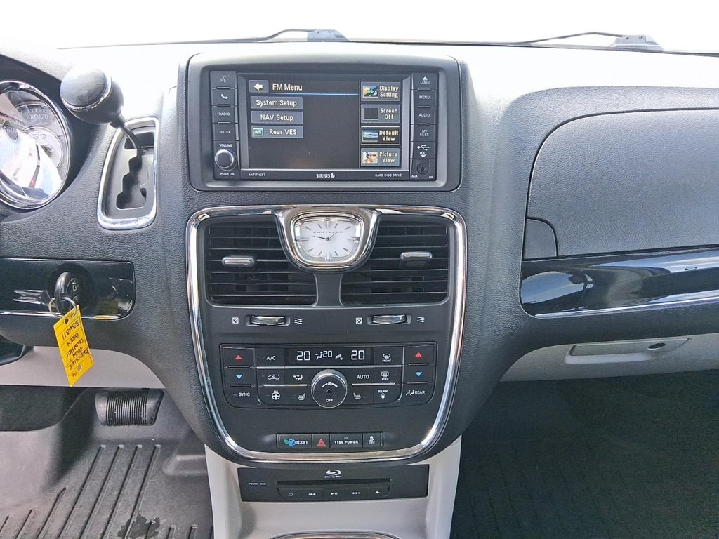 2014 Chrysler Town & Country Touring-l in Stratford, Ontario - 17 - w1024h768px