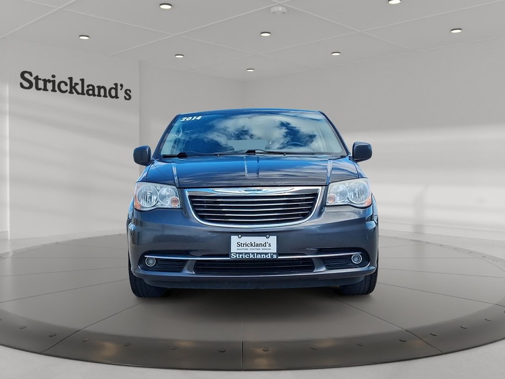 2014 Chrysler Town & Country Touring-l in Stratford, Ontario - 2 - w1024h768px