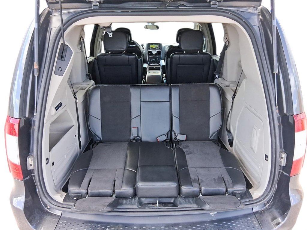 2014 Chrysler Town & Country Touring-l in Stratford, Ontario - 7 - w1024h768px