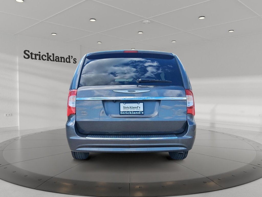 2014 Chrysler Town & Country Touring-l in Stratford, Ontario - 3 - w1024h768px