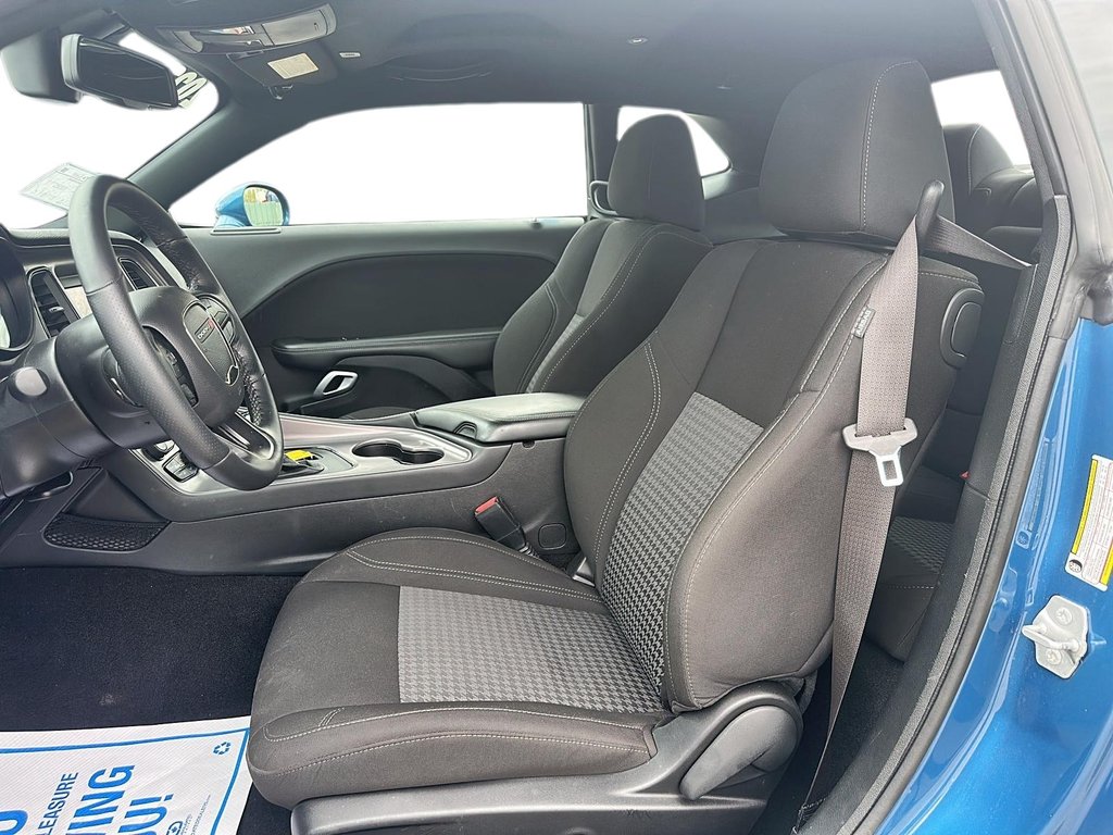 2023 Dodge Challenger SXT RWD in Stratford, Ontario - 8 - w1024h768px