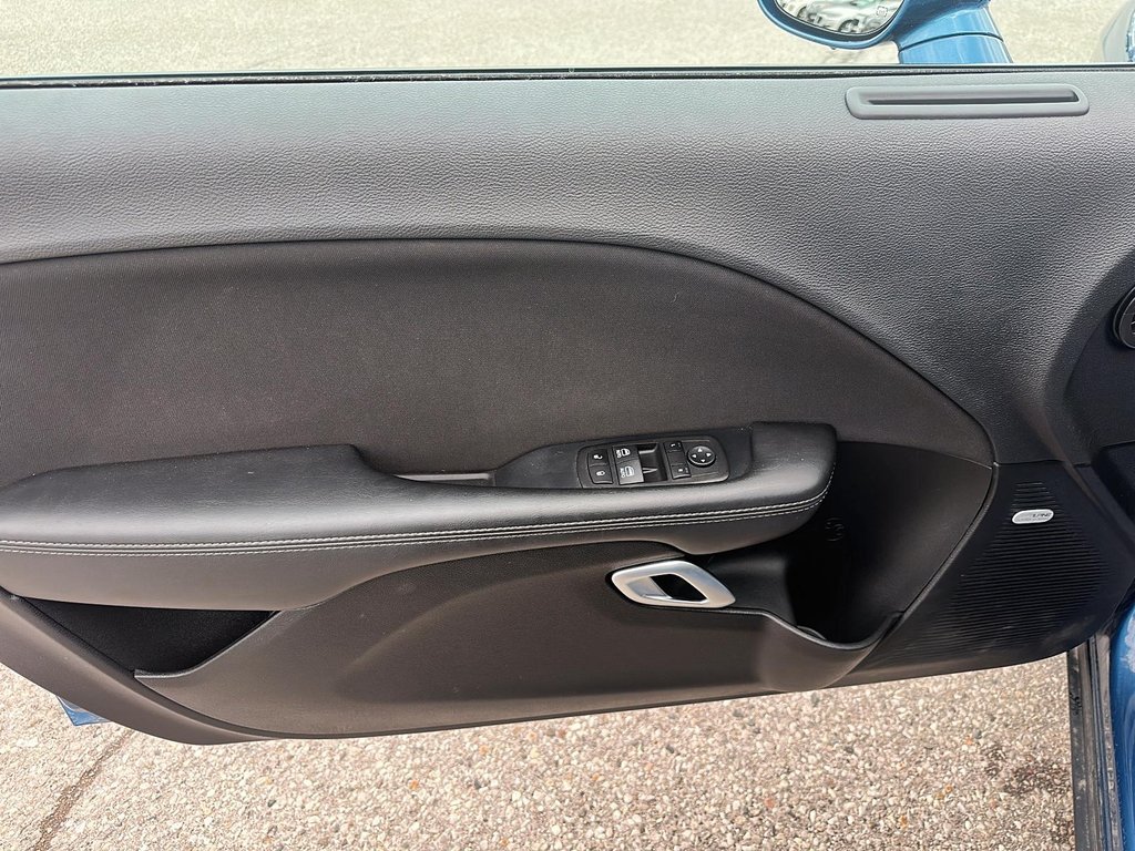 2023 Dodge Challenger SXT RWD in Stratford, Ontario - 10 - w1024h768px