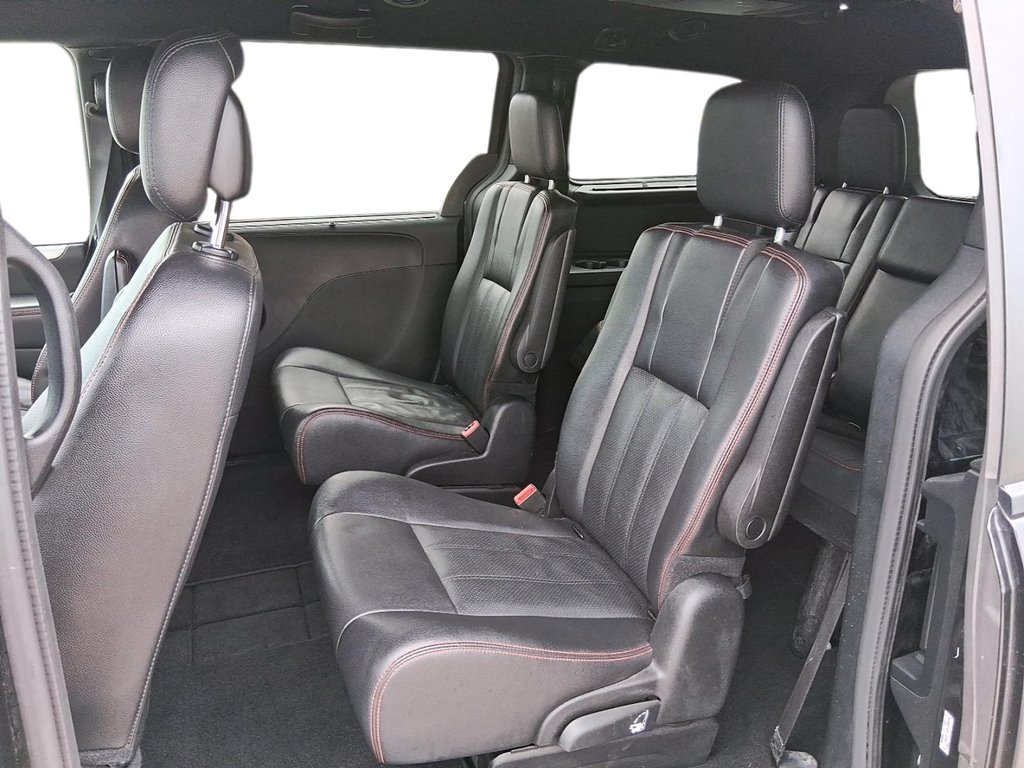 2015 Dodge Grand Caravan R/T in Stratford, Ontario - 9 - w1024h768px