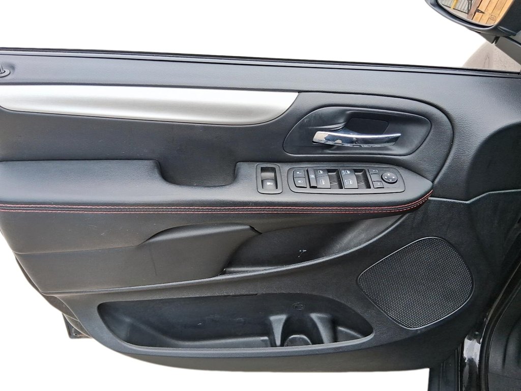 2015 Dodge Grand Caravan R/T in Stratford, Ontario - 12 - w1024h768px