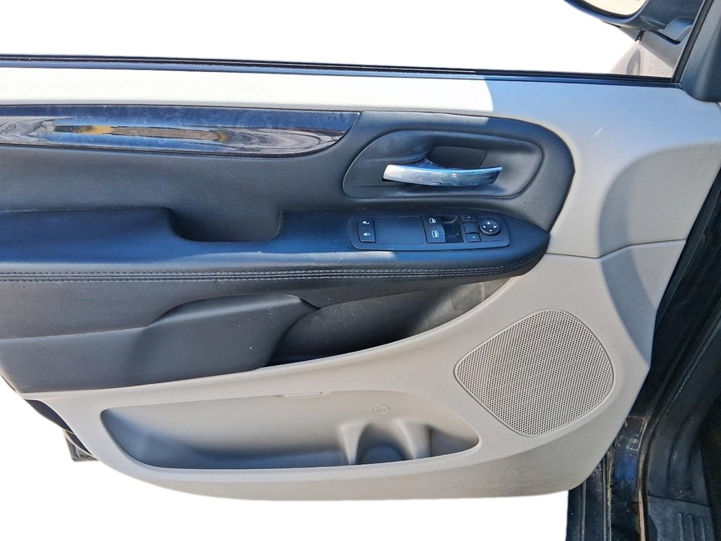 2016 Dodge Grand Caravan SE / SXT in Stratford, Ontario - 11 - w1024h768px