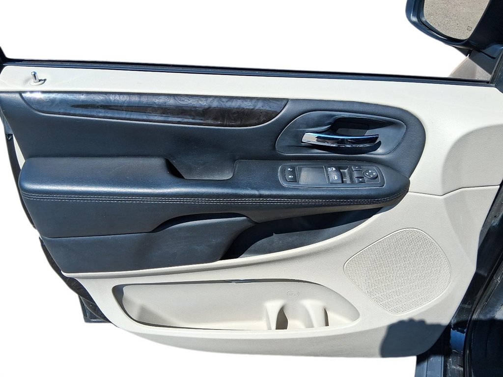 2016 Dodge Grand Caravan Crew in Stratford, Ontario - 12 - w1024h768px