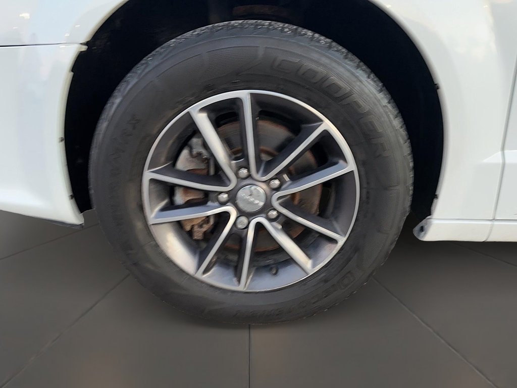 2017 Dodge Grand Caravan CVP / SXT in Stratford, Ontario - 7 - w1024h768px